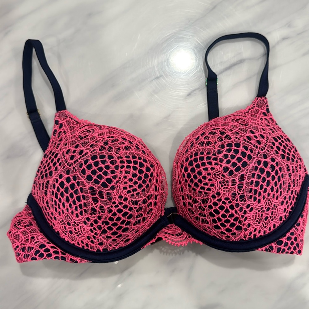 Victoria secret Push up Bra 32B pre owned